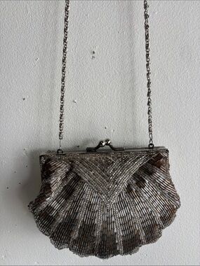 Vintage La Regale handmade beaded shell evening purse in silver.